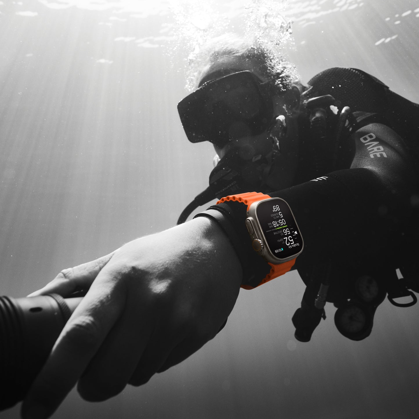 Apple_Watch_Ultra_2_LTE_49mm_Titanium_Olive_Alpine_Loop_PDP_Image_Position-6__en-US