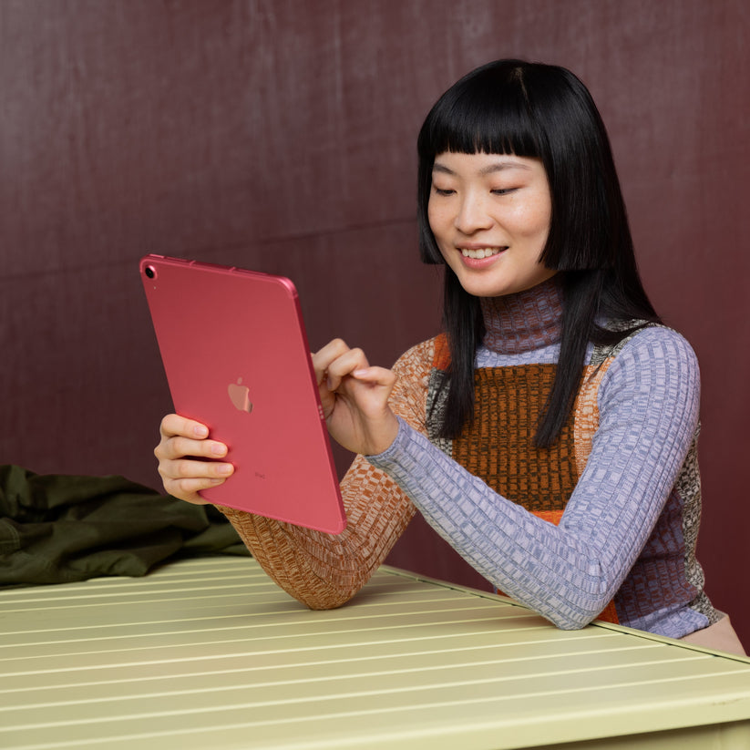 iPad_10th_generation_Wi-Fi_Silver_PDP_Image_Fall23_Position-6__en-US