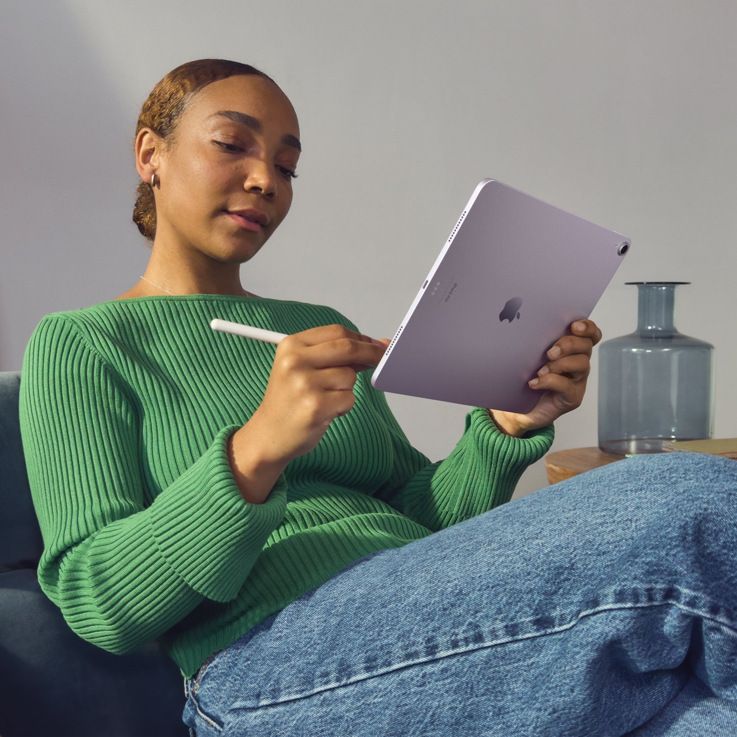 iPad_Air_13_M2_WiFi_Purple_PDP_Image_Position_5__en-US