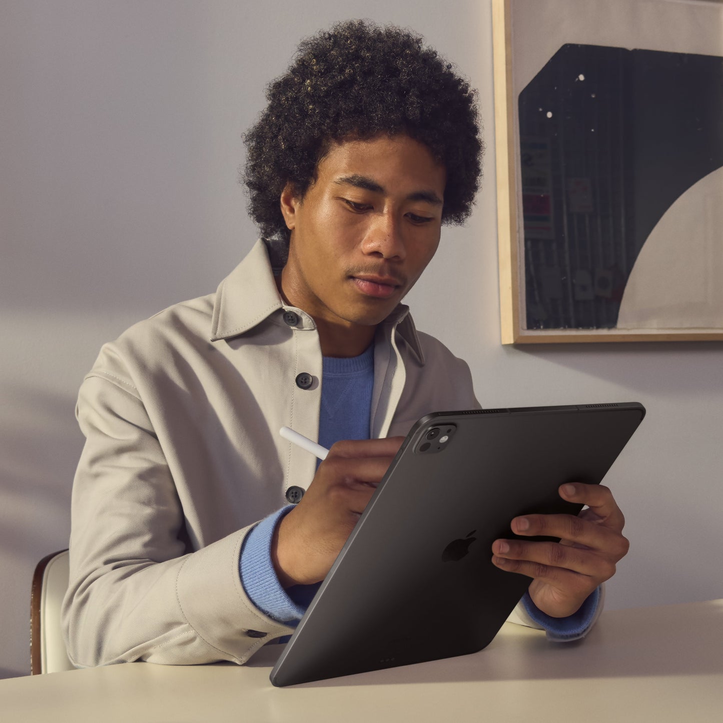 iPad_Pro_11_M4_Cellular_Space_Black_PDP_Image_Position_5__en-US