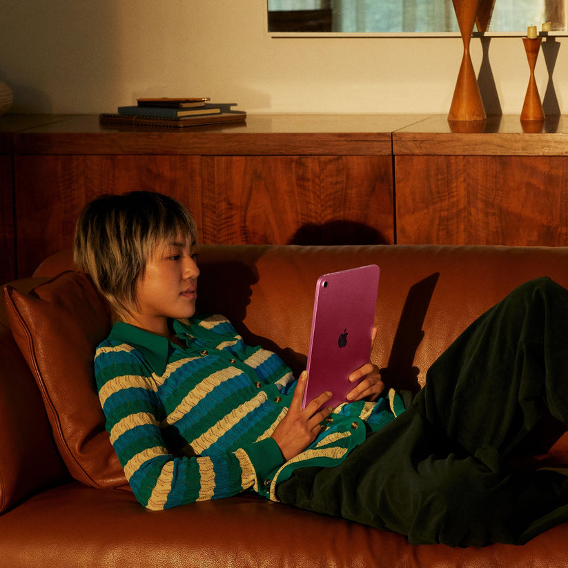 iPad_A16_Cellular_Silver_PDP_Image_Position_6__en-US
