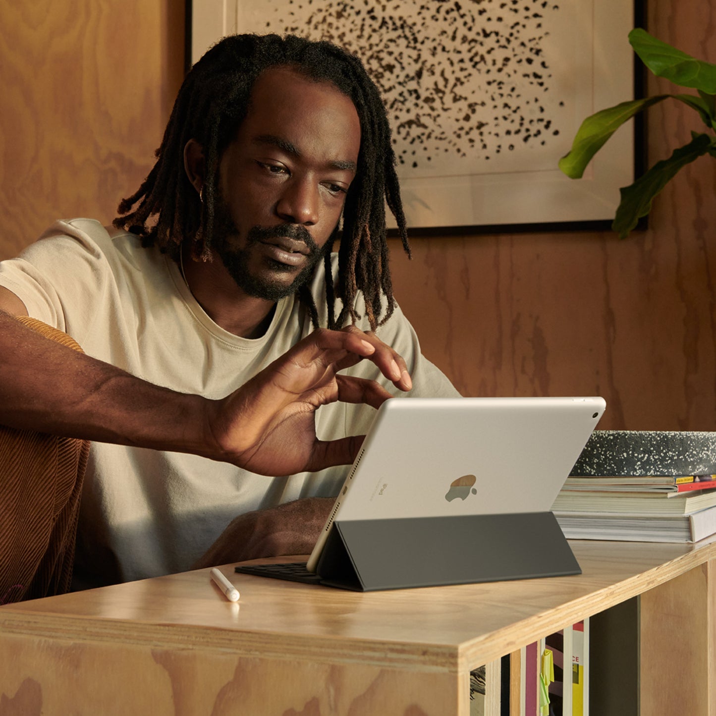 iPad_9th_generation_Wi-Fi_Silver_PDP_Image_Position-6__en-US