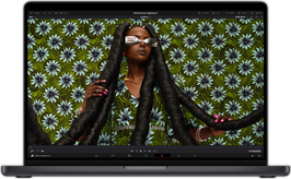 Una imagen fotográfica colorida de una persona muestra el brillo de la pantalla XDR de la MacBook Pro.