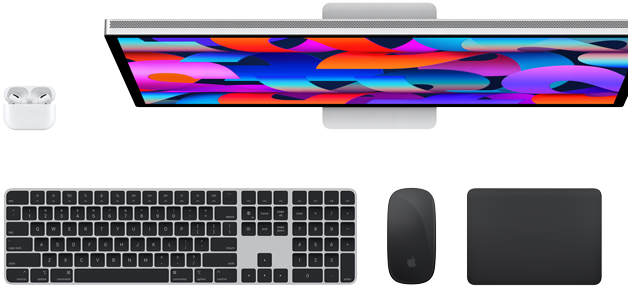 Vista superior de los AirPods, Studio Display, Magic Keyboard, Magic Mouse y Magic Trackpad